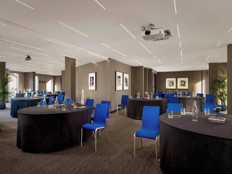 Montcalm East Autograph Collection image