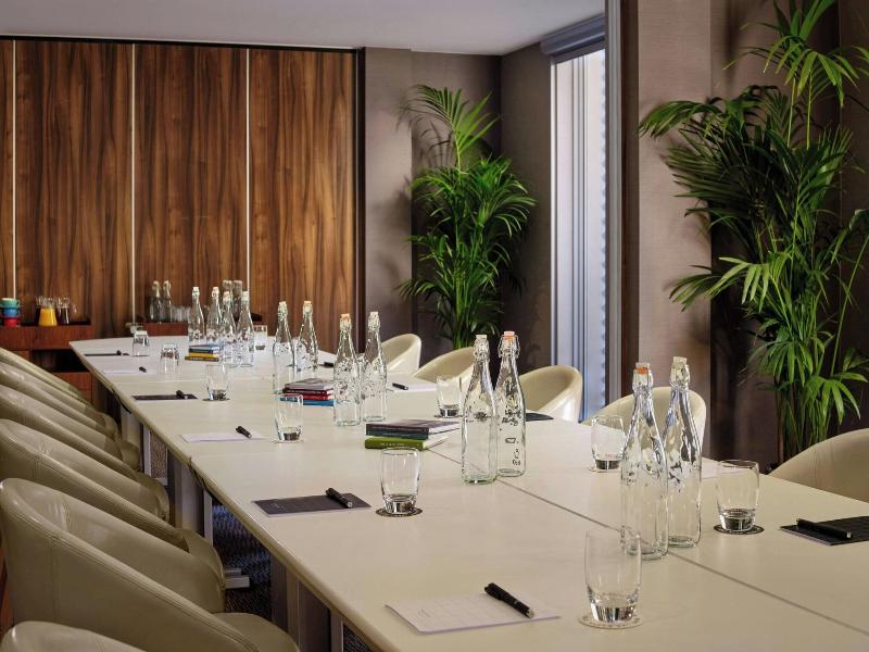 Montcalm East Autograph Collection image