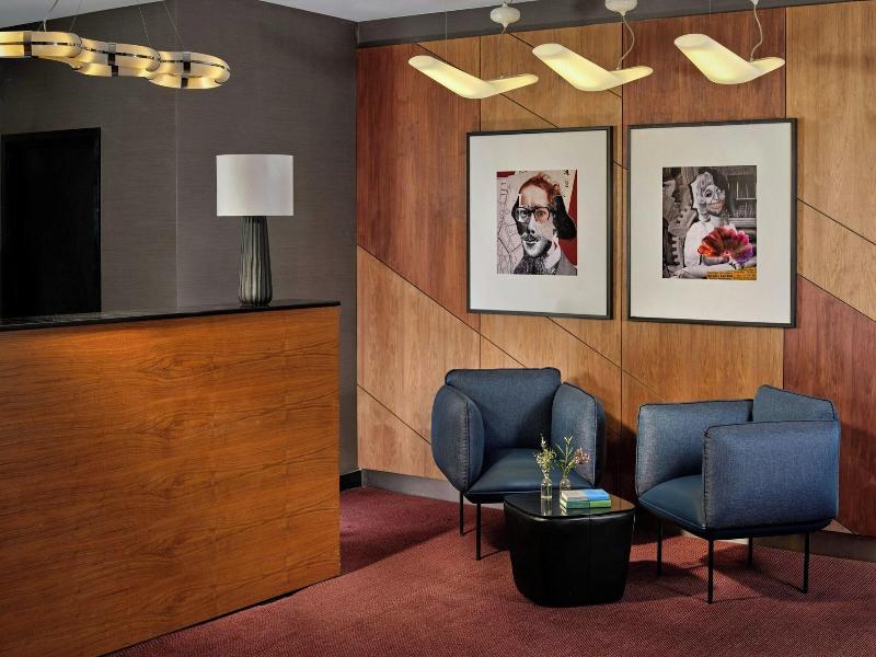 Montcalm East Autograph Collection image