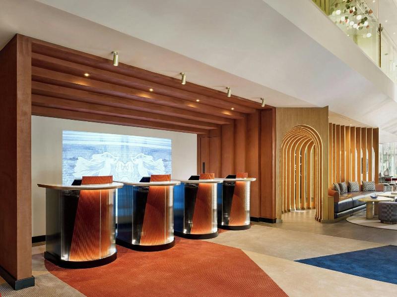 Montcalm East Autograph Collection image