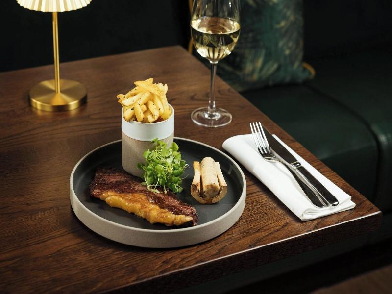 Montcalm East Autograph Collection image