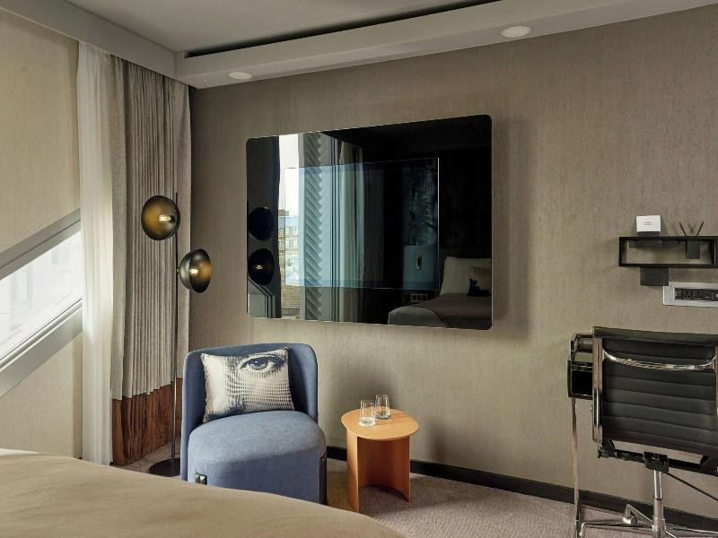Montcalm East Autograph Collection image
