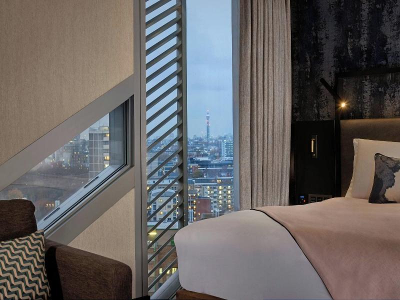 Montcalm East Autograph Collection image