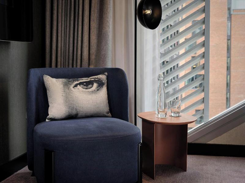 Montcalm East Autograph Collection image