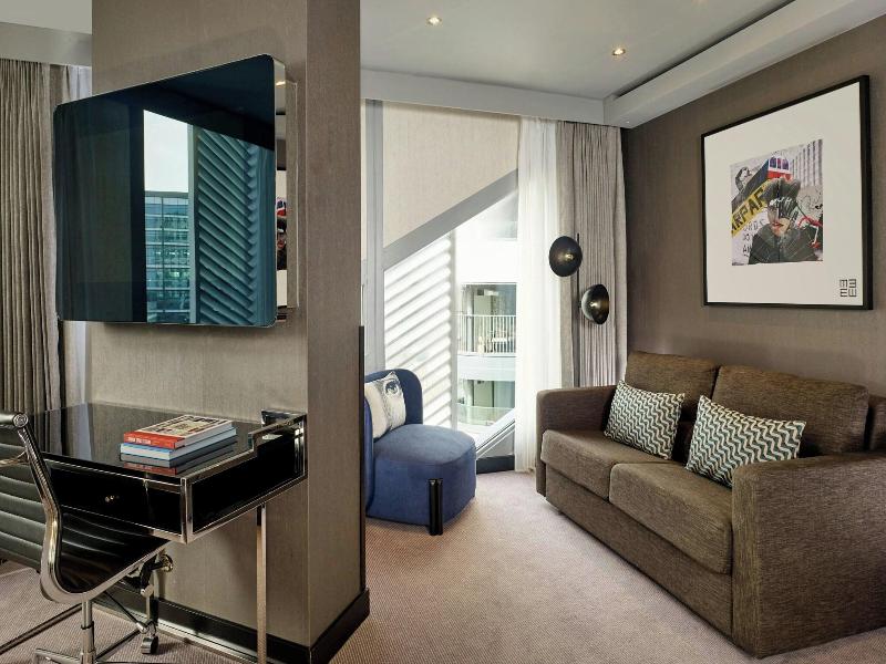 Montcalm East Autograph Collection image