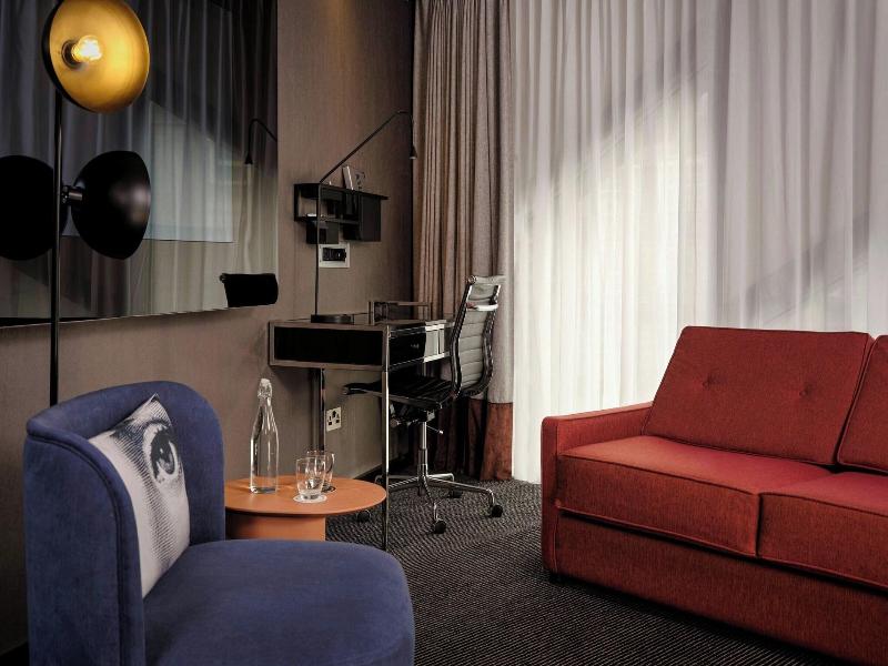 Montcalm East Autograph Collection image