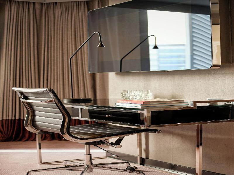 Montcalm East Autograph Collection image