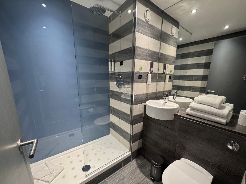 Village Hotel Edinburgh image