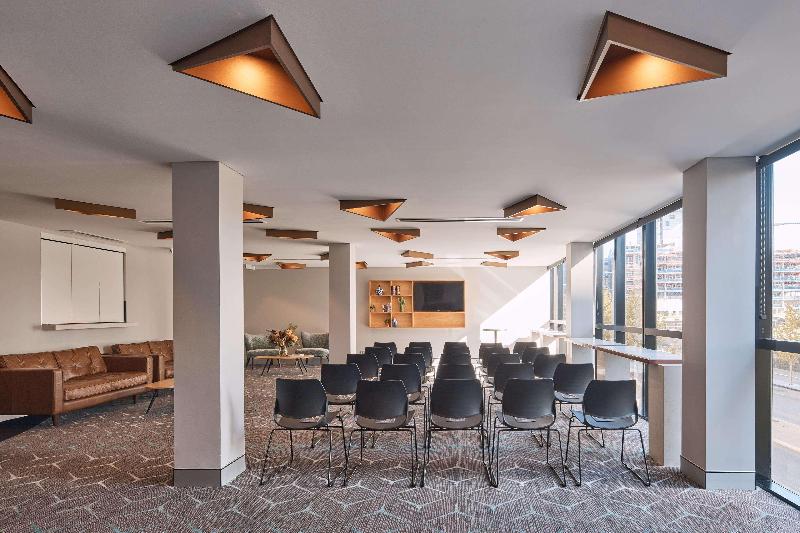 Stay in style at Rydges Perth Kings Square
