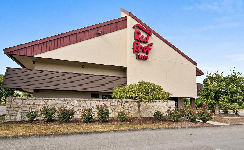 Red Roof Inn Fairmont image