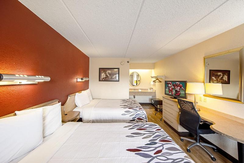Red Roof Inn Fairmont image