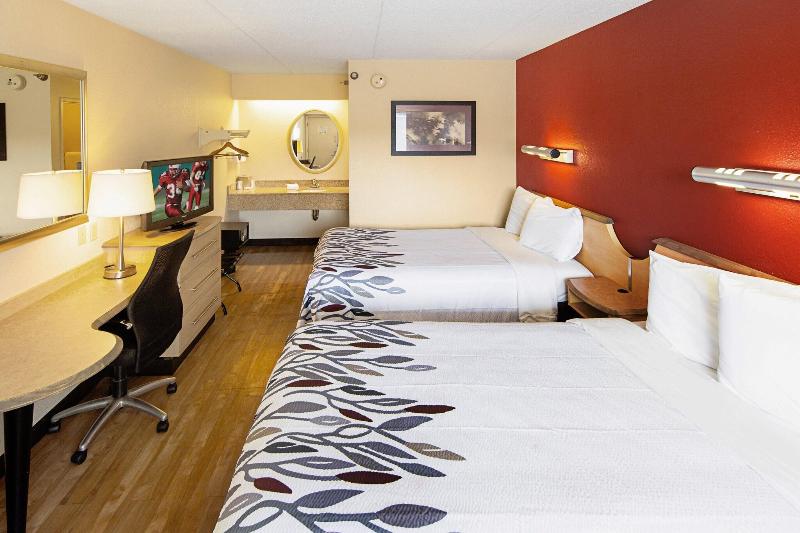 Red Roof Inn Fairmont image