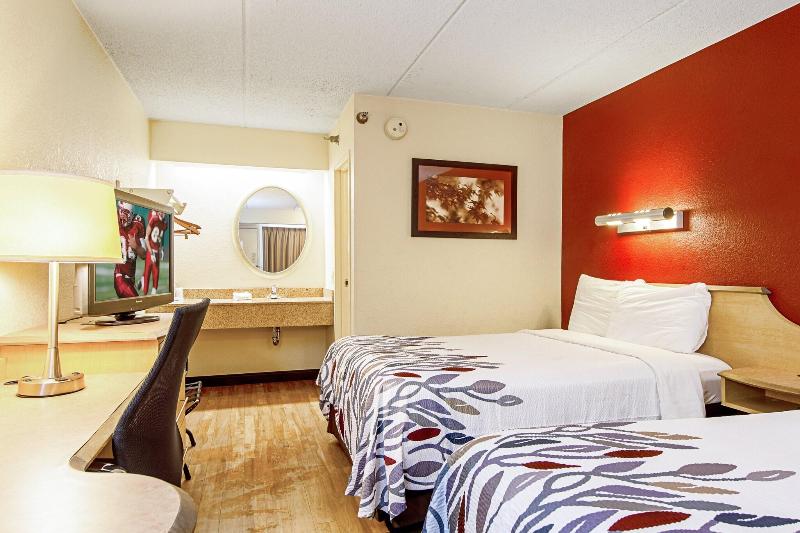 Red Roof Inn Fairmont image