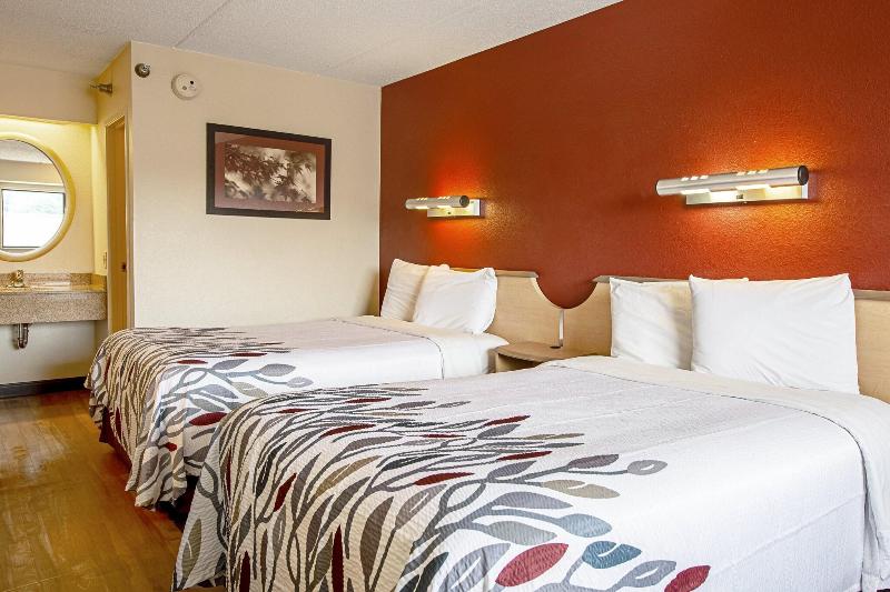 Red Roof Inn Fairmont image