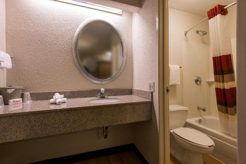Red Roof Inn Fairmont image