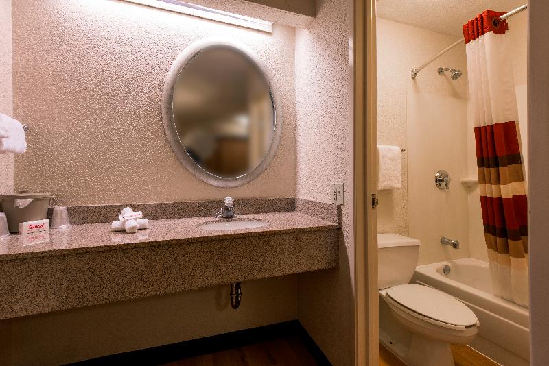 Red Roof Inn Fairmont image