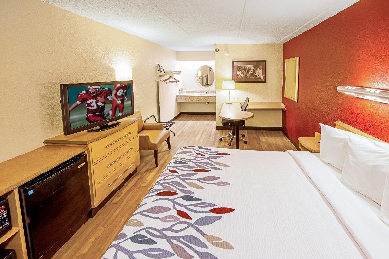Red Roof Inn Fairmont image