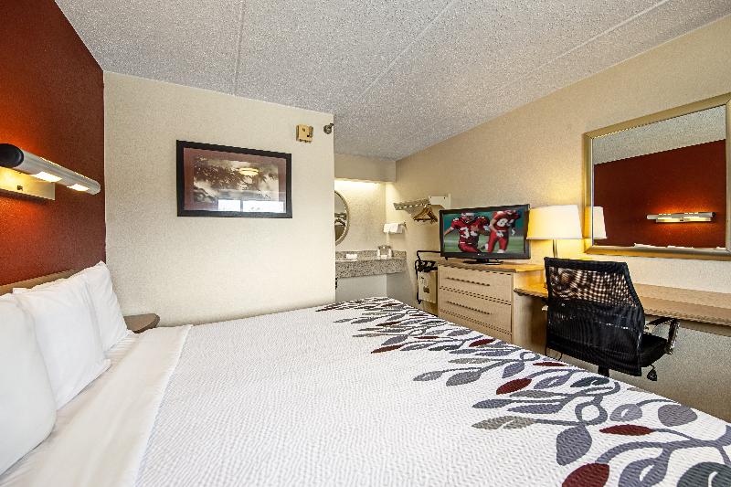 Red Roof Inn Fairmont image