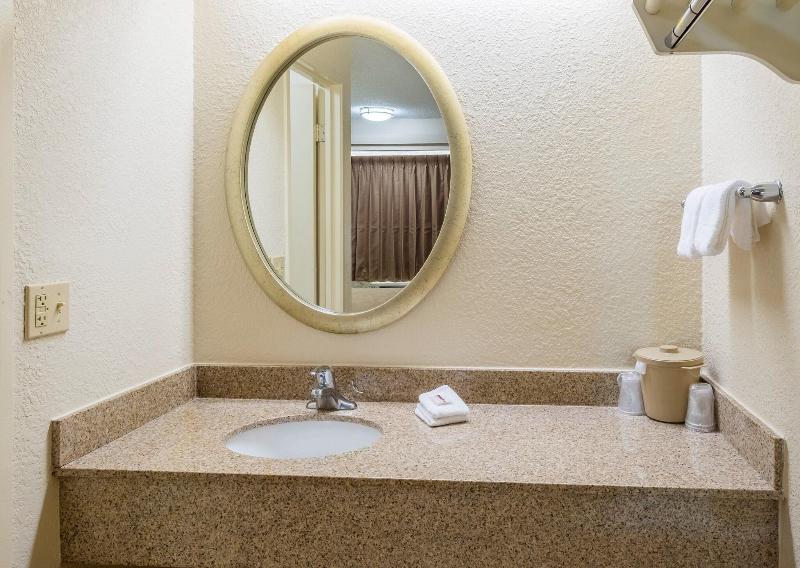 Red Roof Inn Huntington image