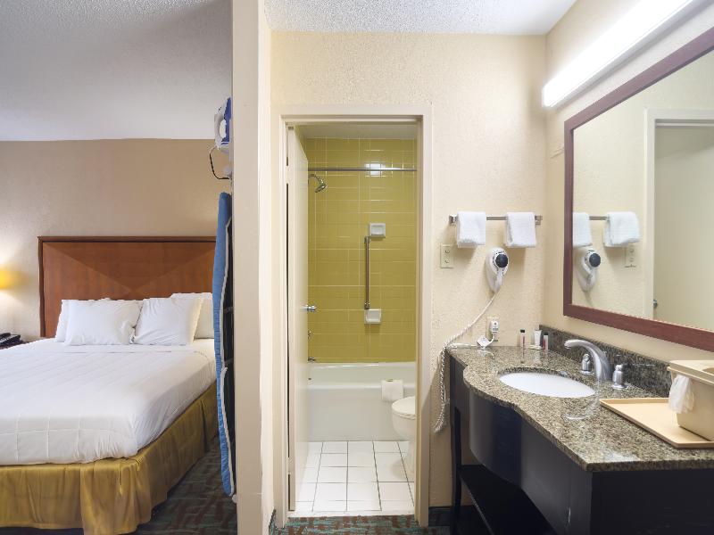 OYO Hotel Harriman near I-40 — photo 30