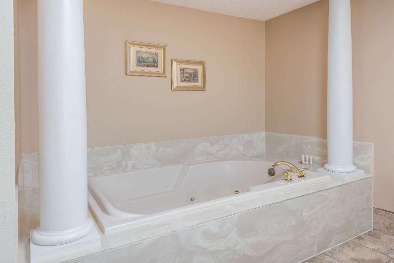 Seasons Inn and Suites Highland photo 21