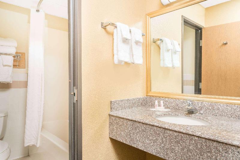 Baymont by Wyndham Kasson Rochester Area image