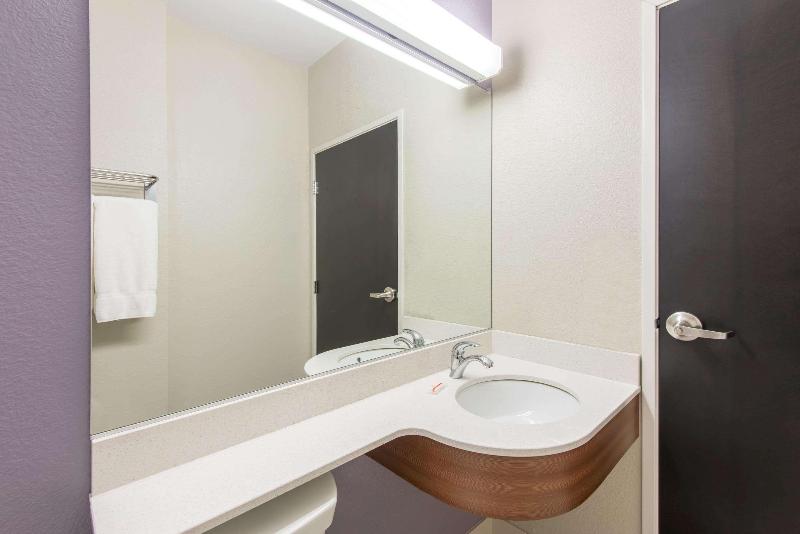 Microtel Inn & Suites By Wyndham Cadiz image