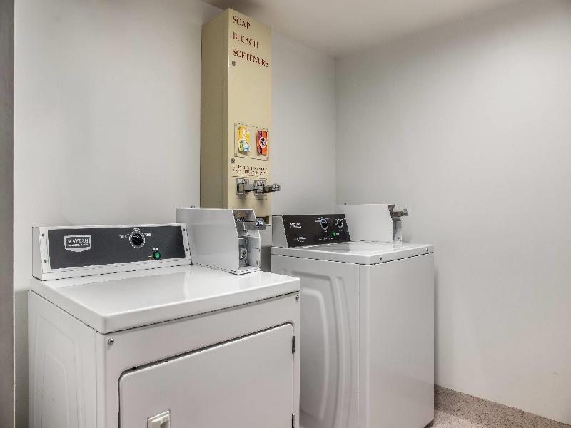 Super 8 by Wyndham Winnipeg West image