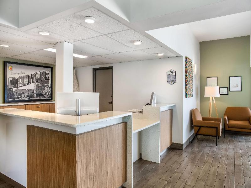 Super 8 by Wyndham Winnipeg West image