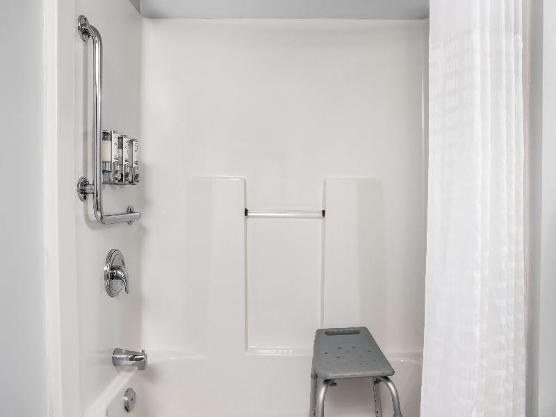 Super 8 by Wyndham Winnipeg West image