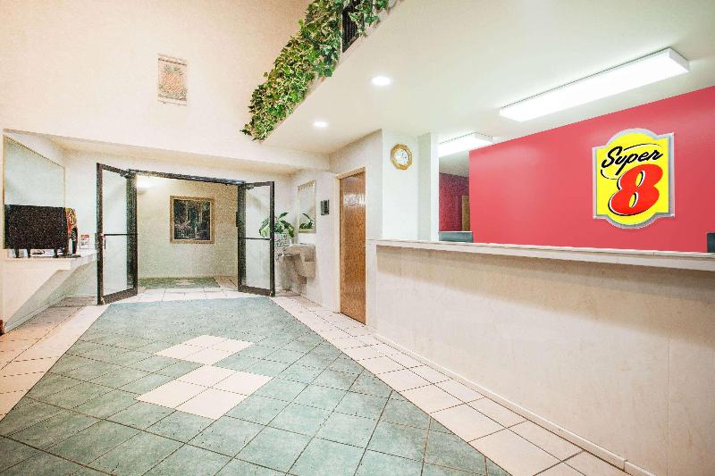 Super 8 by Wyndham White Hall image