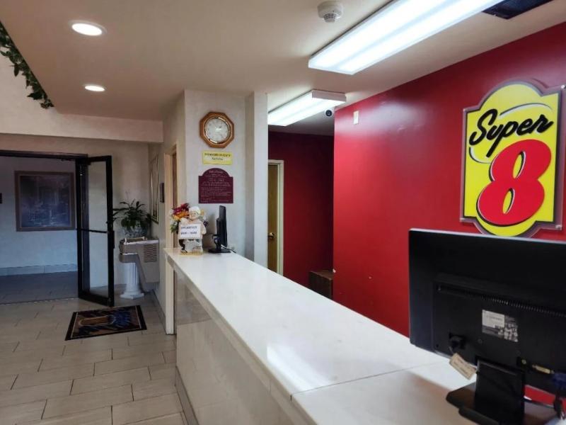 Super 8 by Wyndham White Hall image