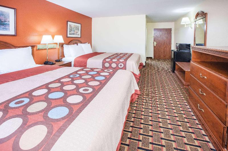 Super 8 by Wyndham White Hall image