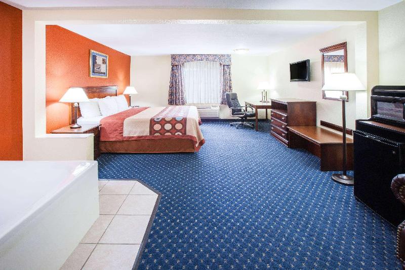 Super 8 by Wyndham White Hall image 2