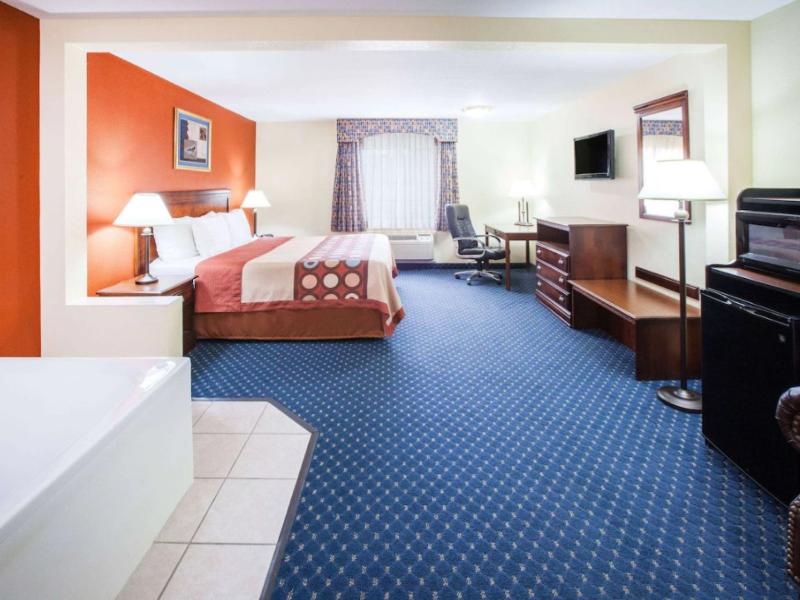 Super 8 by Wyndham White Hall image