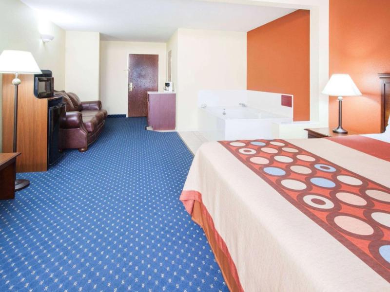 Super 8 by Wyndham White Hall image