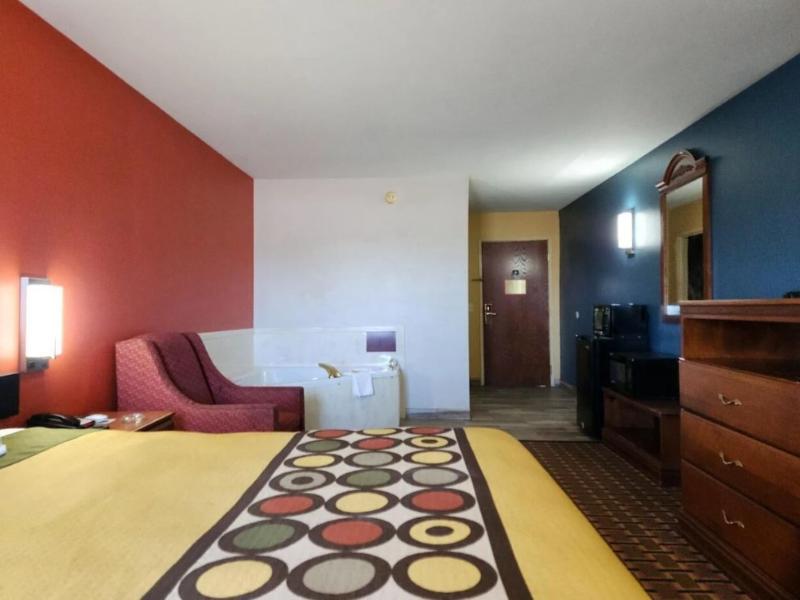 Super 8 by Wyndham White Hall image