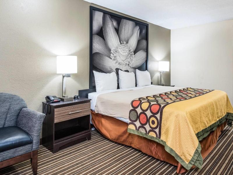 Super 8 by Wyndham Monroe image