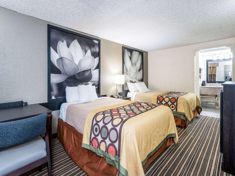 Super 8 by Wyndham Monroe image