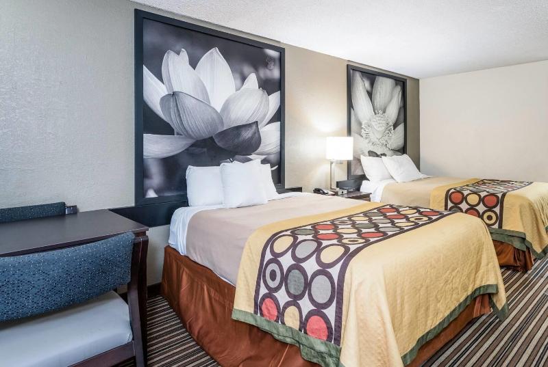 Super 8 By Wyndham Monroe - Image 7