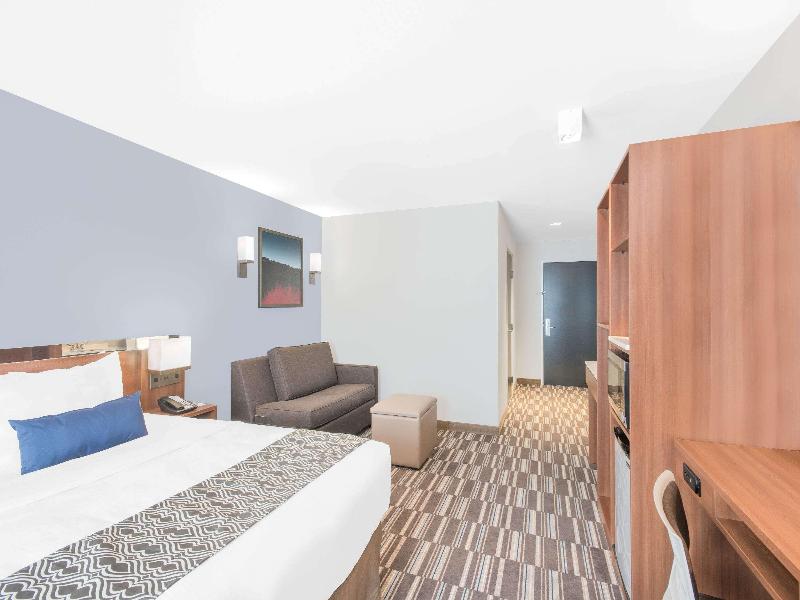 STUDIO Accessible-Queen Size Bed