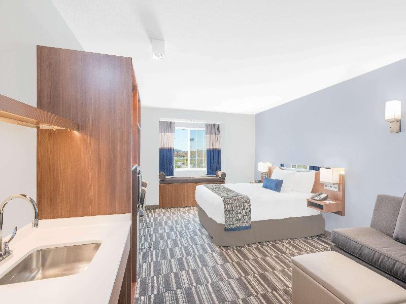 STUDIO Accessible-Queen Size Bed