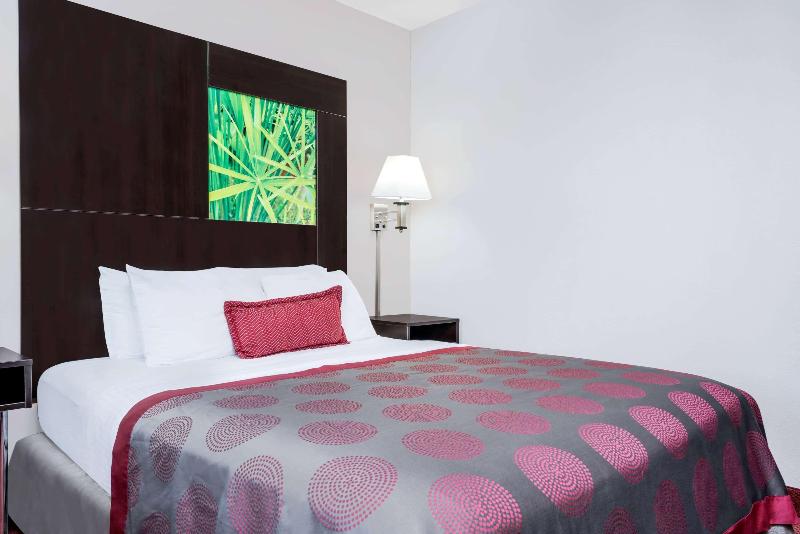 Ramada by Wyndham Minneapolis Golden Valley — photo 16