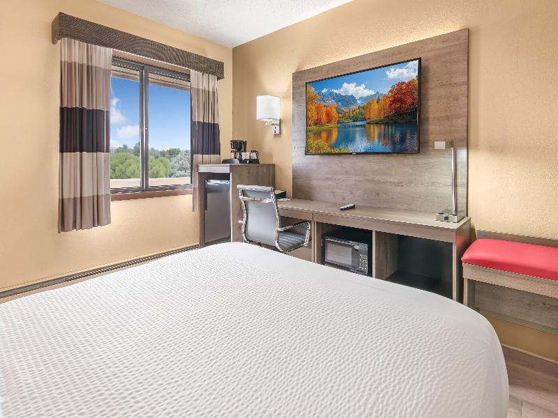 Ramada by Wyndham Minneapolis Golden Valley image