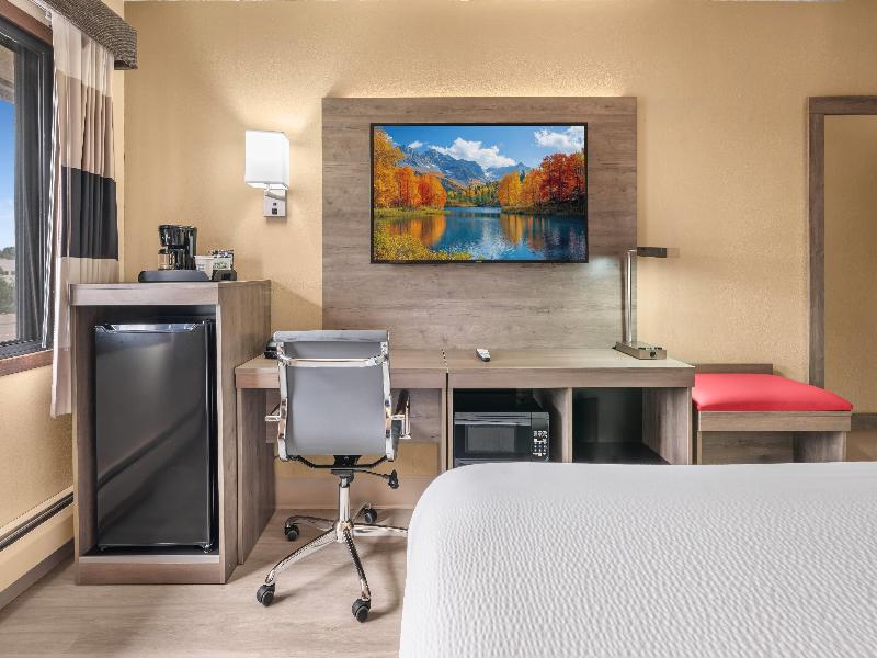 Ramada by Wyndham Minneapolis Golden Valley image