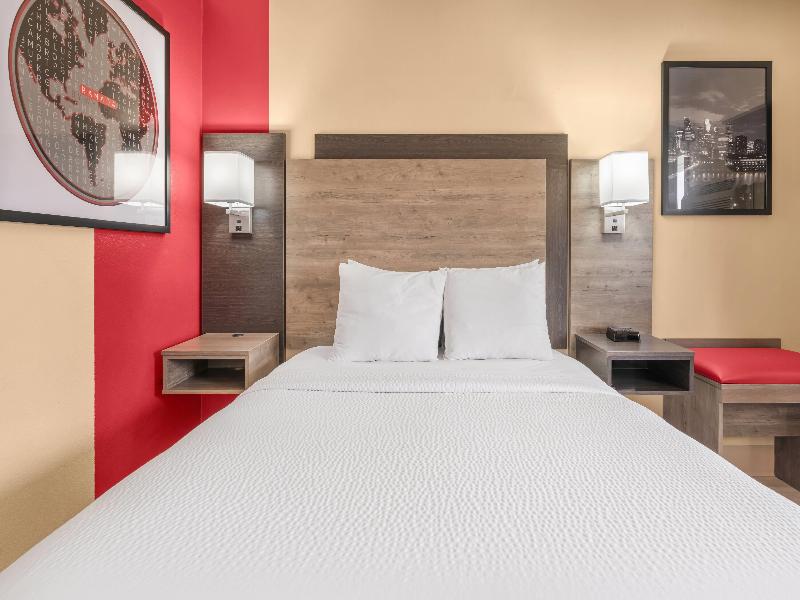 Ramada by Wyndham Minneapolis Golden Valley image