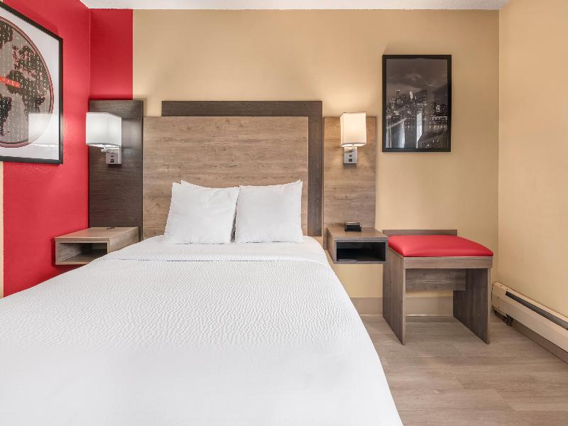 Ramada by Wyndham Minneapolis Golden Valley image