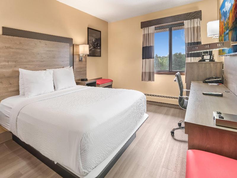 Ramada by Wyndham Minneapolis Golden Valley image