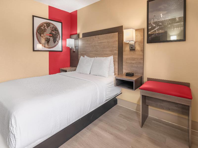 Ramada by Wyndham Minneapolis Golden Valley image