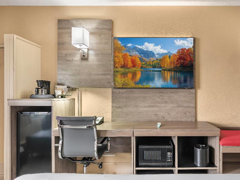 Ramada by Wyndham Minneapolis Golden Valley image